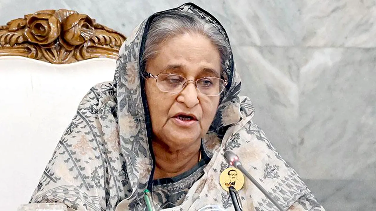 শেখ হাসিনাসহ ৩০ জনের গ্রেফতারি পরোয়ানা পাঠানো হয়েছে ১২ দফতরে