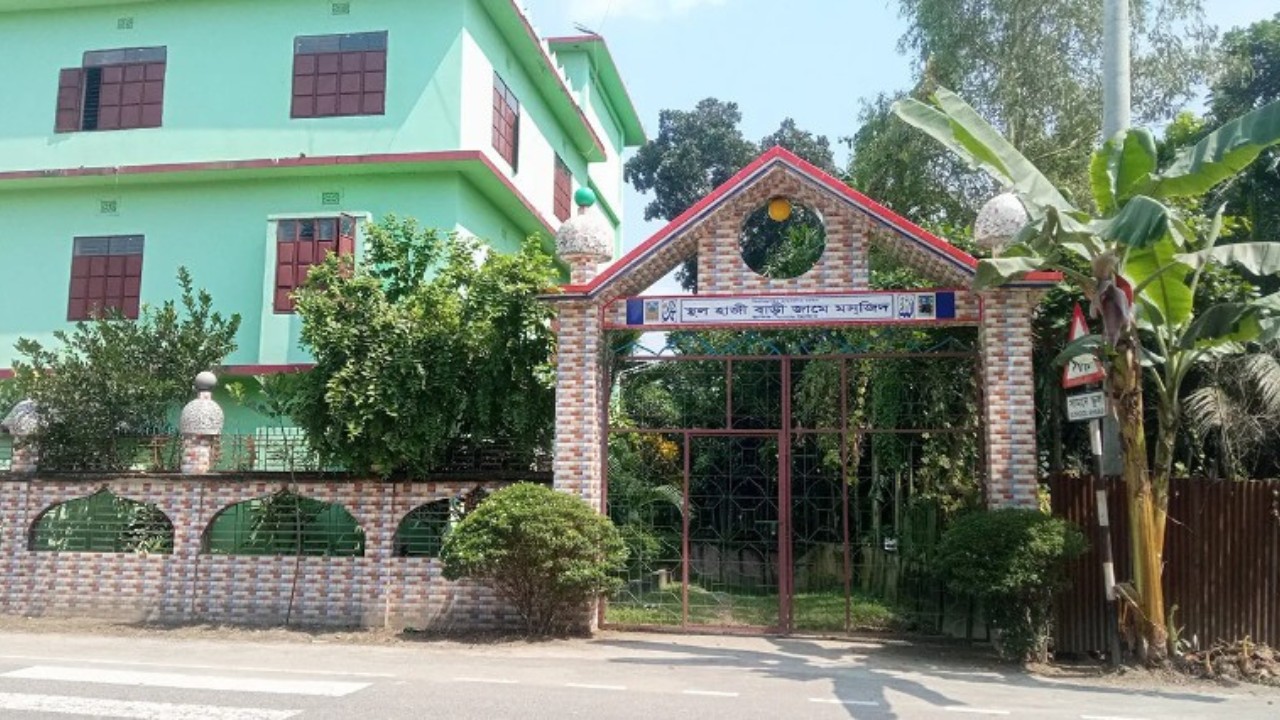 চাঁদা না দেওয়ায় এক মাস ধরে বন্ধ মাদরাসা!