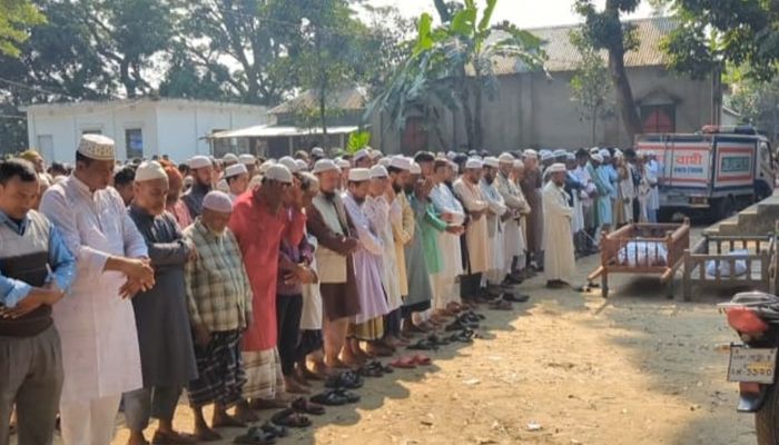 নরসিংদীতে ভূমিকম্পে দেয়াল ধসে নিহত পাকুন্দিয়ার পিতা-পুত্রের দাফন সম্পন্ন