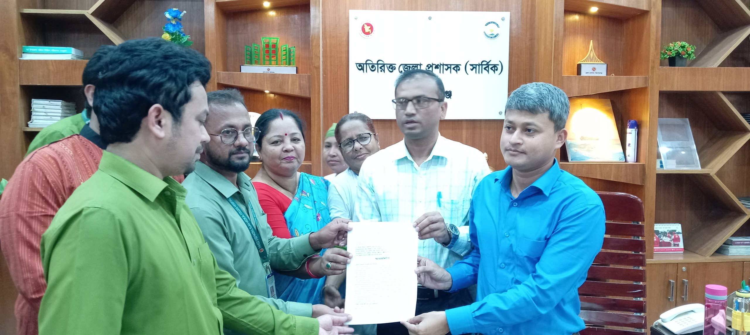 সনদ সমমান ও প্রফেশনাল বিসিএস চাই: কিশোরগঞ্জে নার্সদের মানববন্ধন