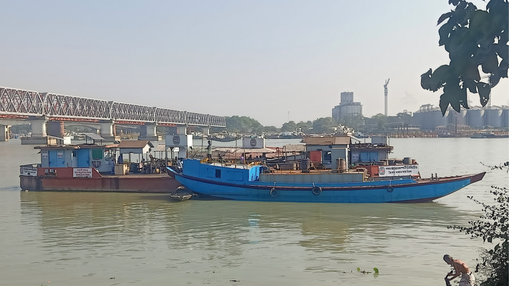 ভৈরবে অননুমোদিত ফ্লোটিং পাম্পে লাখো লিটার জ্বালানি বিক্রি