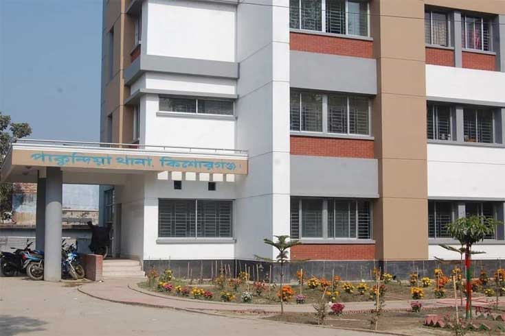 পাকুন্দিয়ায় বাড়ি দখল ও লুটপাটের অভিযোগ