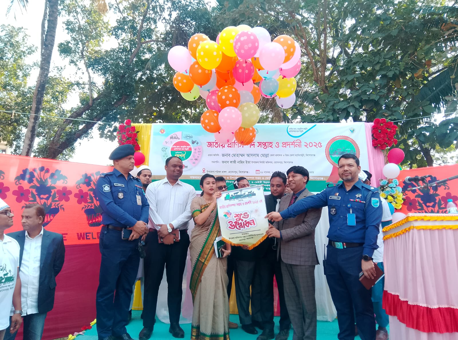 জেলা প্রশাসকের হাত ধরে হোসেনপুরে প্রাণিসম্পদ প্রদর্শনীর যাত্রা শুরু