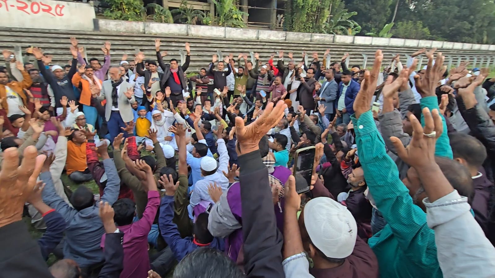 মাজহারুল ইসলামের মনোনয়ন প্রত্যাহারের দাবিতে কিশোরগঞ্জে বিক্ষোভ