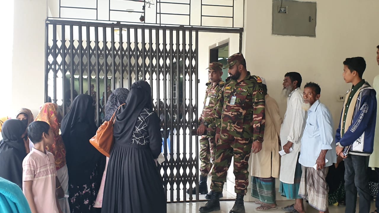 কিশোরগঞ্জে সেনাবাহিনীর উদ্যোগে দিনব্যাপী বিনামূল্যে চিকিৎসাসেবা