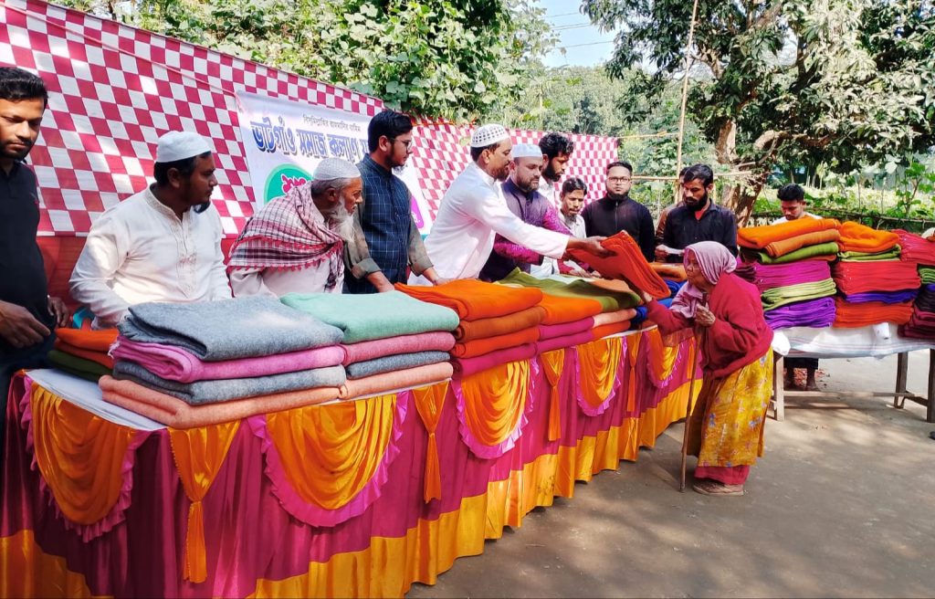 কিশোরগঞ্জে জামায়াতে ইসলামীর উদ্যোগে শতাধিক দরিদ্রের মাঝে শীতবস্ত্র বিতরণ