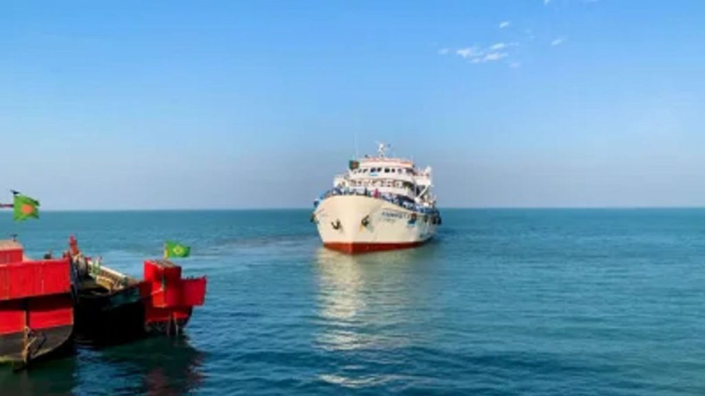 যান্ত্রিক ত্রুটিতে সেন্টমার্টিন-কক্সবাজার জাহাজ পাঁচ ঘণ্টা দেরি, পর্যটকরা ভোগান্তিতে