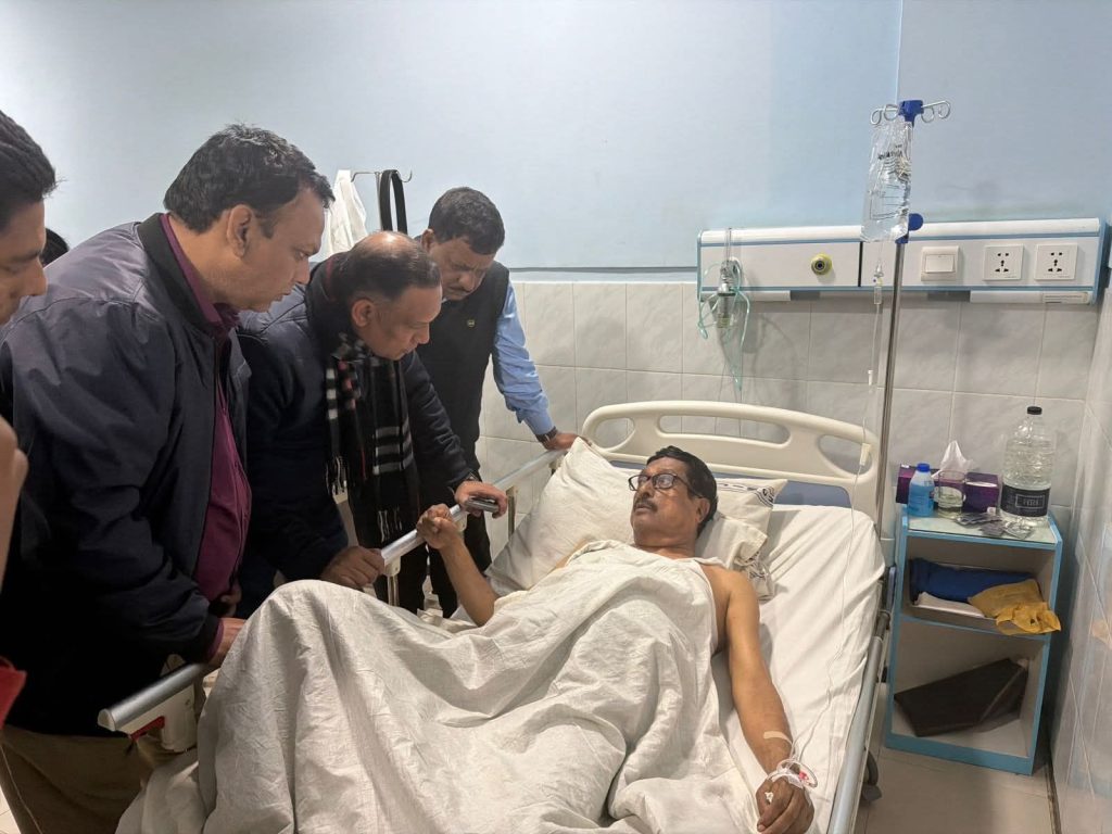 অসুস্থ ফজলুর রহমানকে দেখতে হাসপাতালে শরীফুল আলম