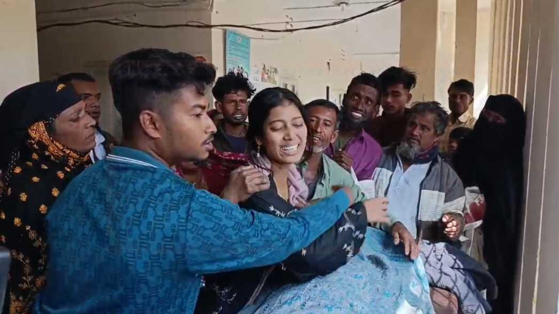 অষ্টগ্রামে মাজারে যাওয়ার পথে পিকআপ উল্টে দুজন নিহত, আহত ১০