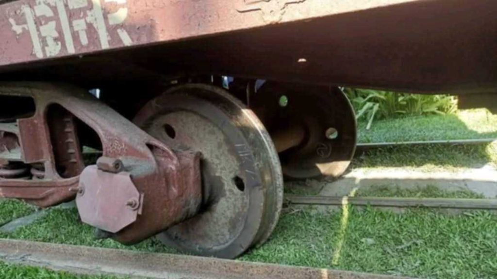 ভৈরবে বগি লাইনচ্যুত, ঢাকা–সিলেট–চট্টগ্রাম রুটে রেল যোগাযোগ বন্ধ