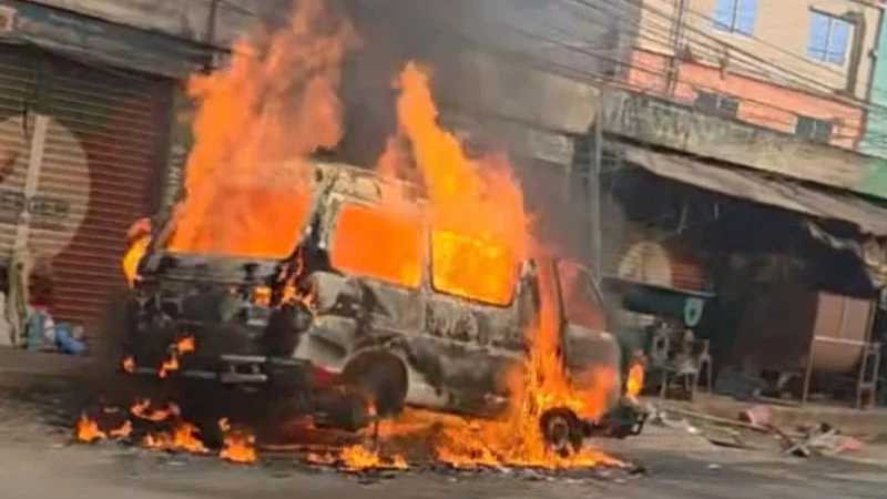 ময়মনসিংহে চলন্ত মাইক্রোবাসে গ্যাস সিলিন্ডার বিস্ফোরণ, দগ্ধ ৩