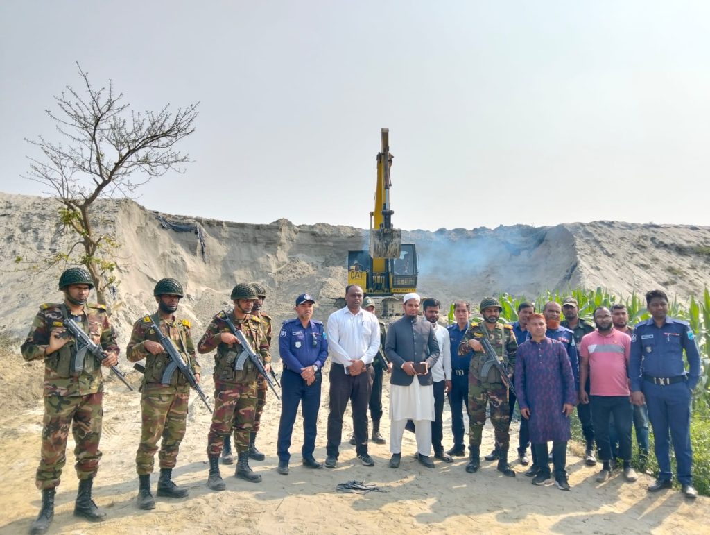 ভেকু ও ট্রাক্টর জব্দ; ব্রহ্মপুত্র নদে অবৈধ বালু উত্তোলনের বিরুদ্ধে যৌথ অভিযান