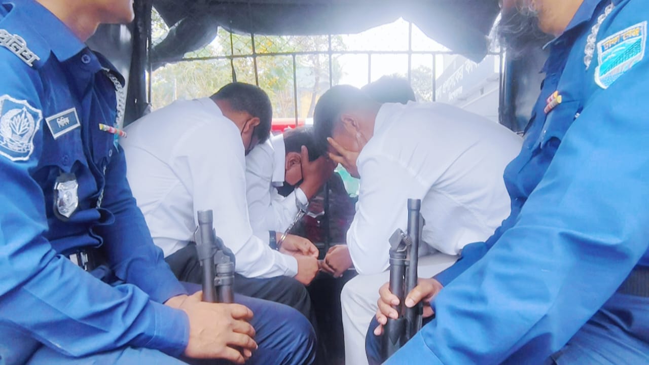 লিখিত পরীক্ষায় প্রক্সি দিয়ে পাস, ভাইভা দিতে এসে ৯ পরীক্ষার্থীর কারাদণ্ড