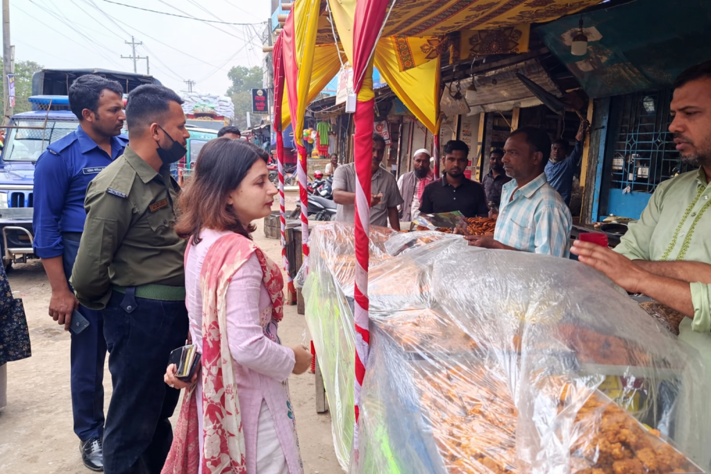 তাড়াইল সদর বাজারে ফলের দোকানে মোবাইল কোর্ট, ১০ হাজার টাকা জরিমানা