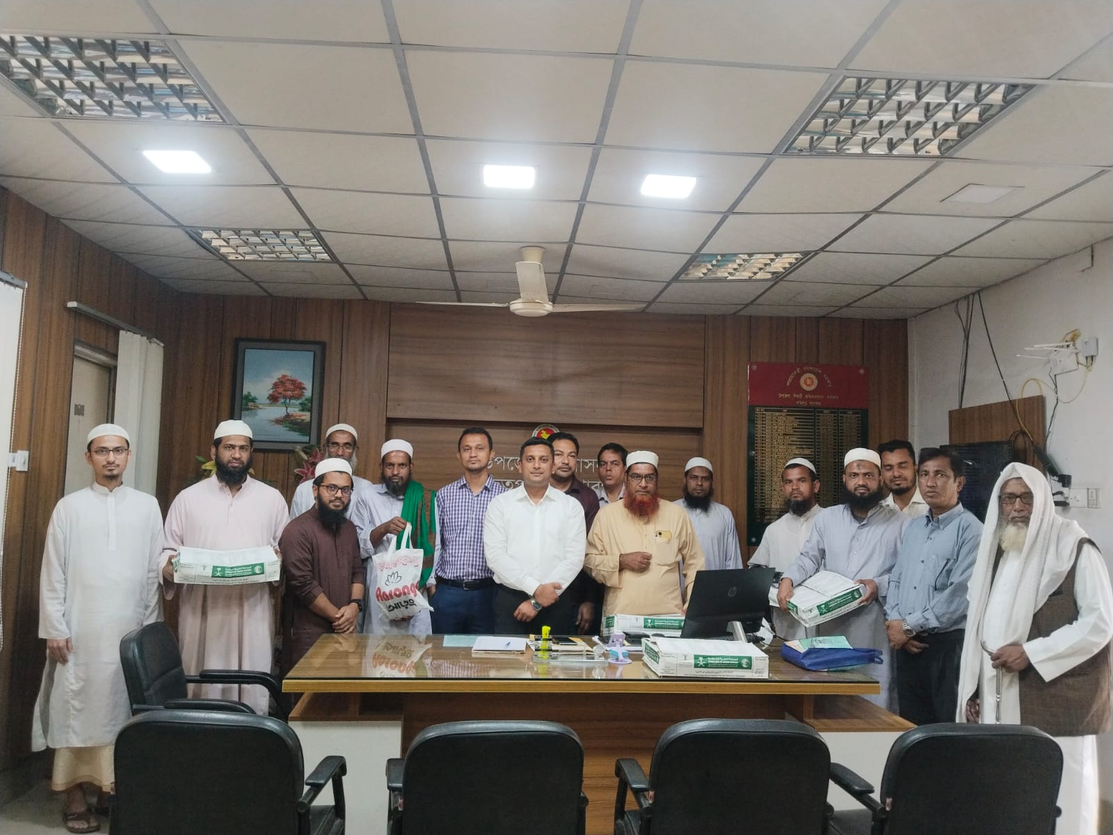 সৌদি সরকারের উপহার খেজুর বাজিতপুরে ২৪টি মাদ্রাসা ও এতিমখানায় বিতরণ