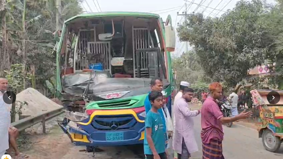 কাপাসিয়ায় কাভার্ড ভ্যান ও যাত্রীবাহী একটি বাসের মুখোমুখি সংঘর্ষে চালক নিহত