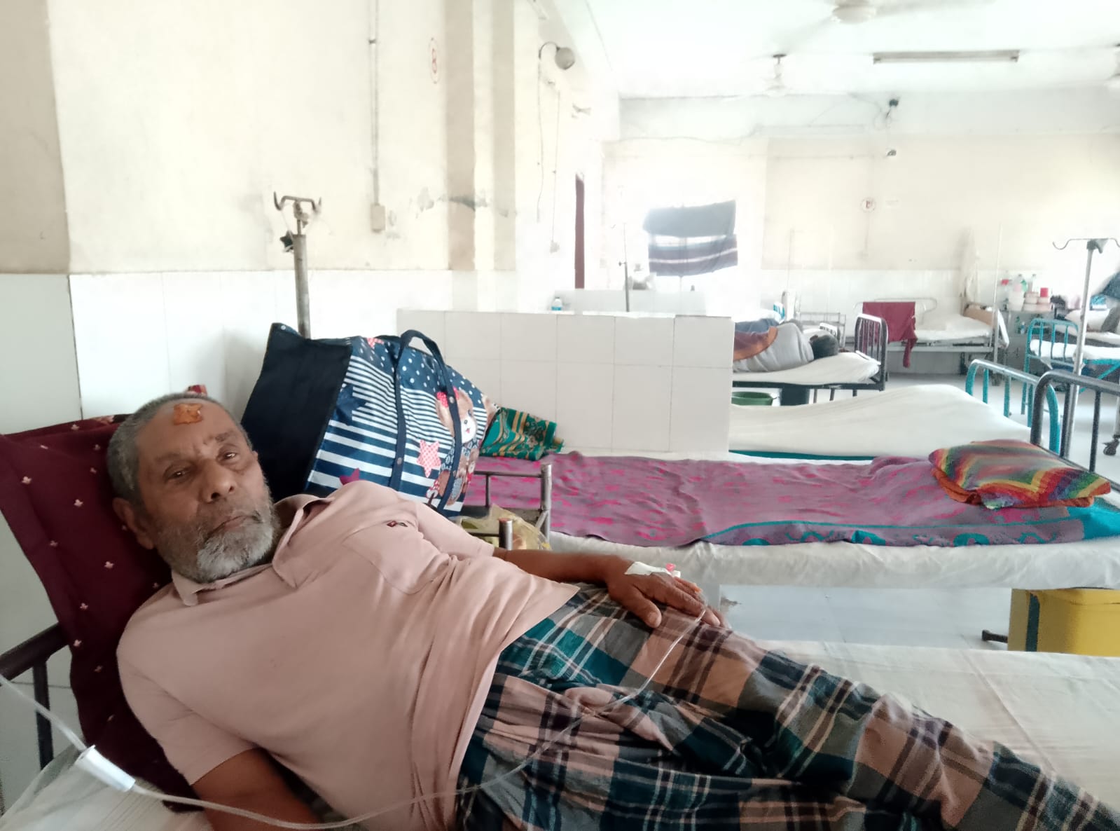 হোসেনপুরে আবর্জনা ফেলা নিয়ে বিরোধ: দা দিয়ে হামলার অভিযোগে আহত ২