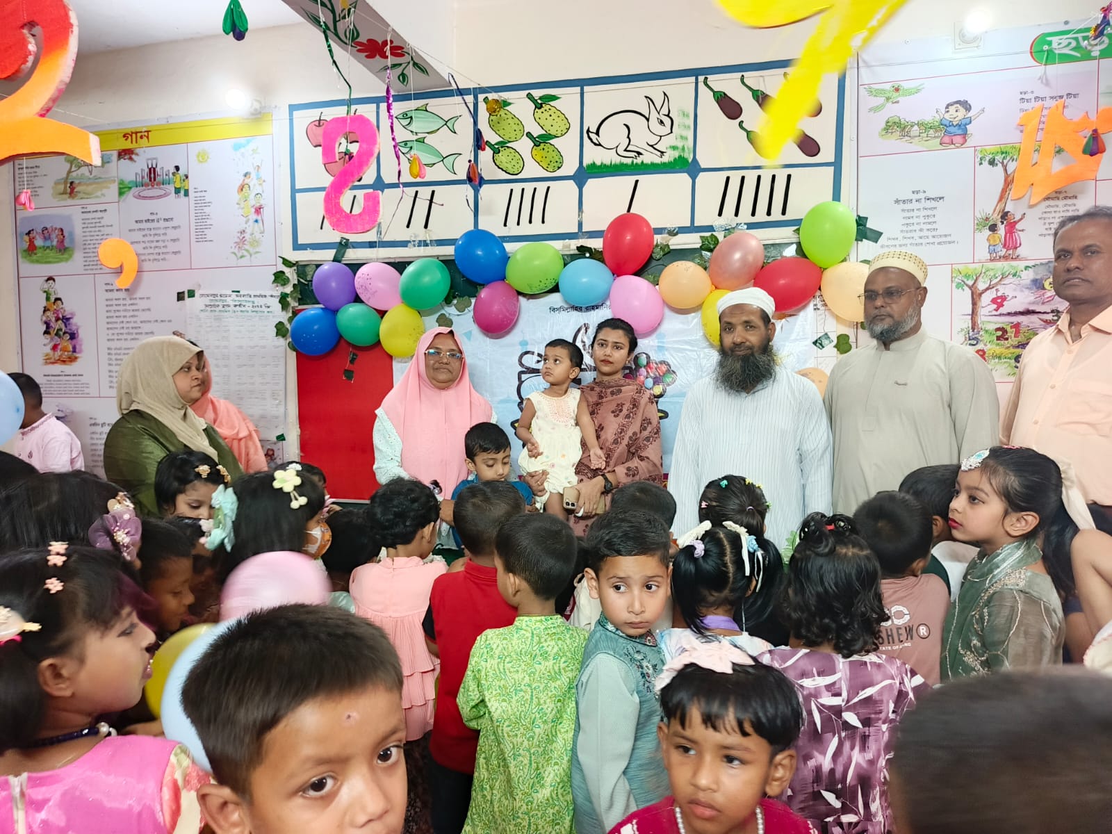 ঈদের আনন্দে মুখর হোসেনপুর মডেল সরকারি প্রাথমিক বিদ্যালয়