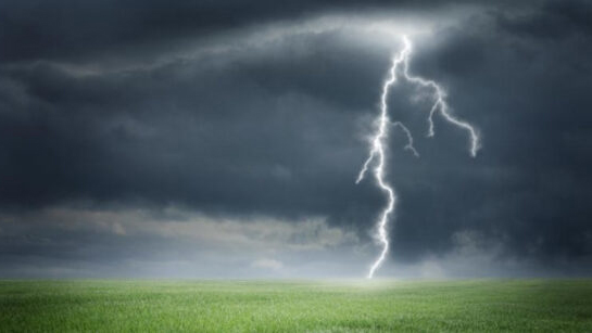 হাওরে ঘাস কাটতে গিয়ে বজ্রপাতে কৃষকের মৃত্যু, শোকের ছায়া গ্রামে