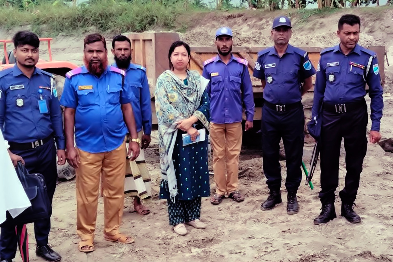 কটিয়াদীতে ভ্রাম্যমাণ আদালতের অভিযান: দেড় লক্ষাধিক টাকা জরিমানা আদায়