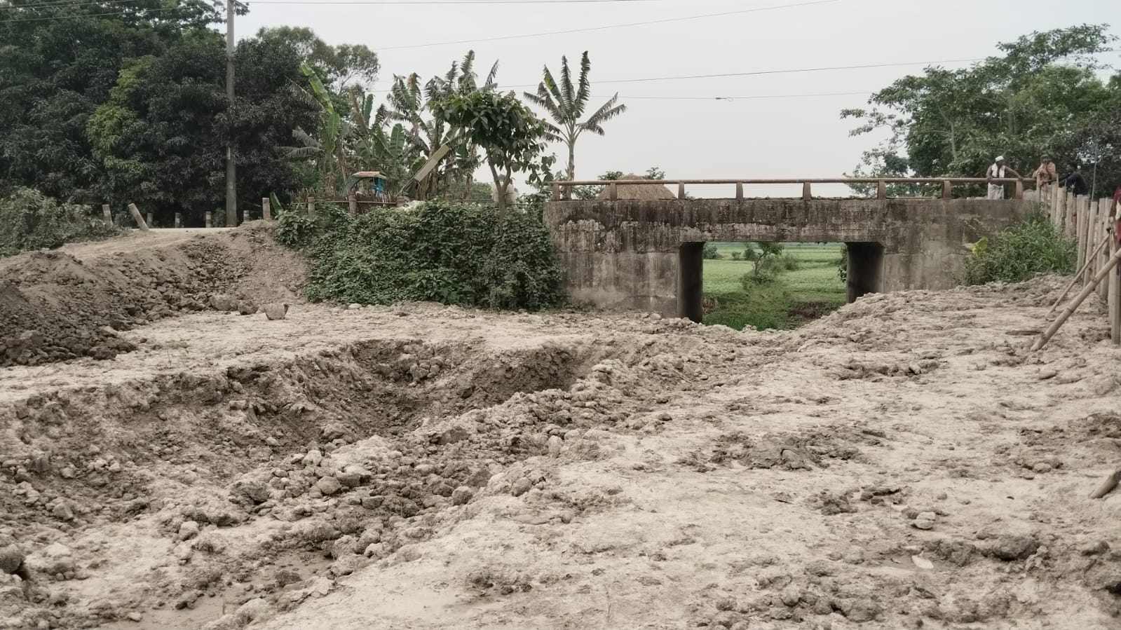 নিকলীতে খাল দখলের অভিযোগ, প্রভাবশালীর বাড়ি নির্মাণে স্থানীয়দের প্রতিবাদ