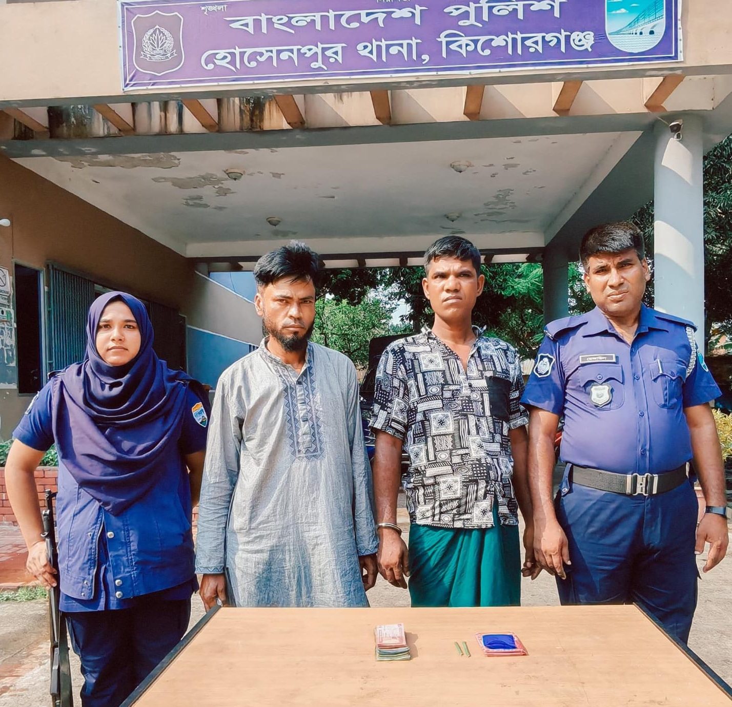 হোসেনপুরে পুলিশের অভিযানে ২৪ পিস ইয়াবাসহ দুই মাদক কারবারি গ্রেপ্তার