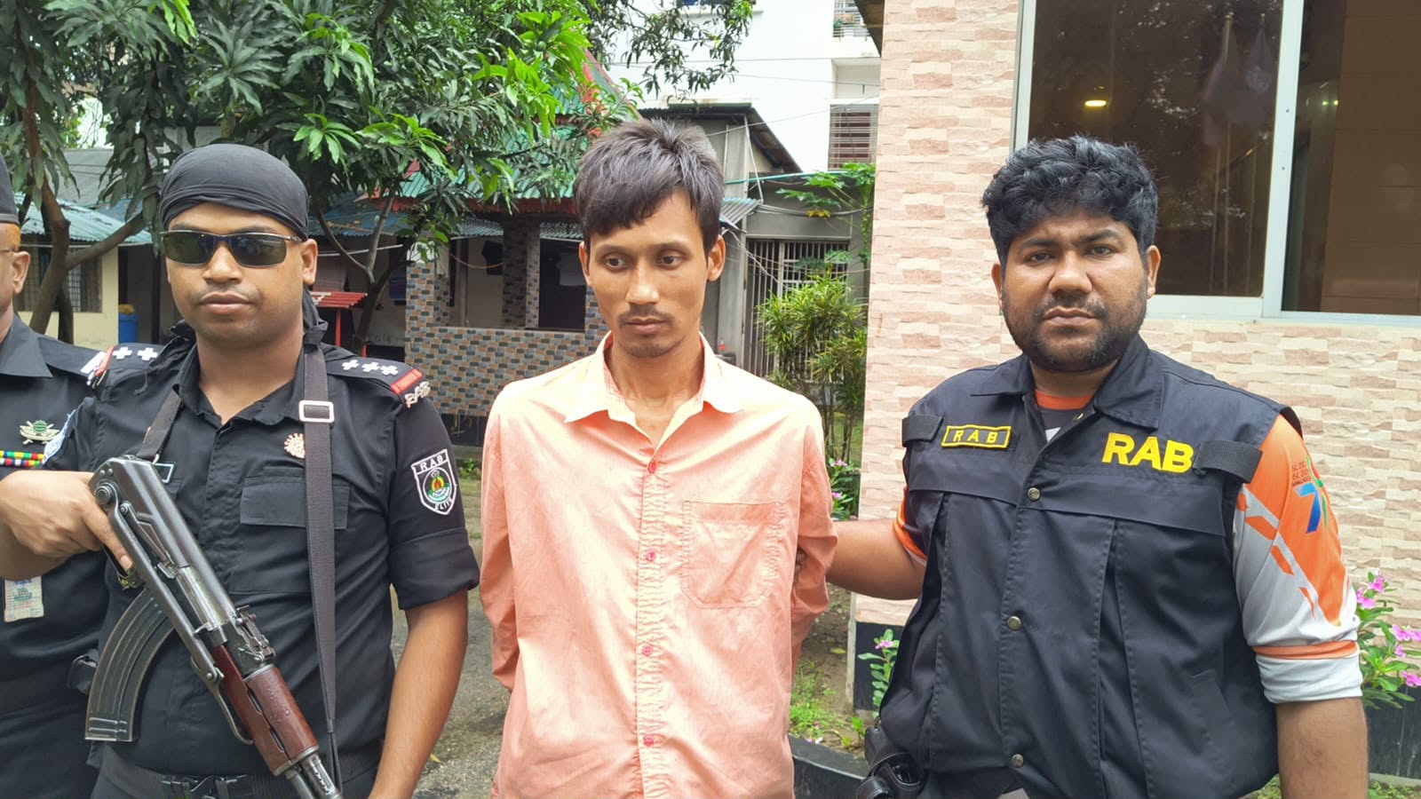 বাজিতপুরে র‍্যাবের অভিযানে ১১৬ কেজি গাঁজাসহ আটক ১