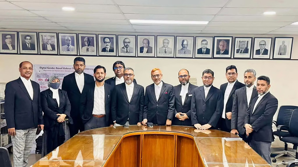 একযোগে পদত্যাগ ৭ ডেপুটি ও ১১ সহকারী অ্যাটর্নি জেনারেলের
