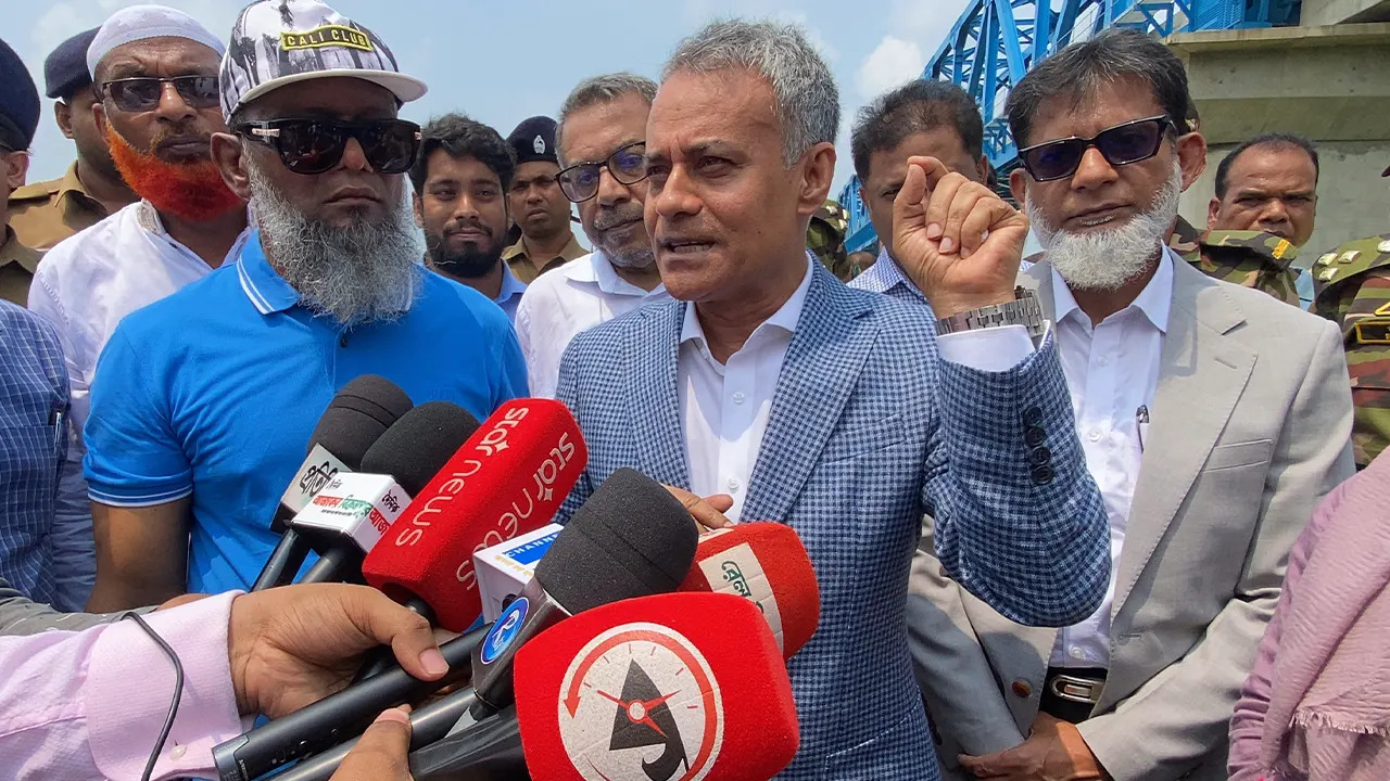 ‘নিষিদ্ধ মানে নিষিদ্ধই, এ নিয়ে মন্তব্য করতে চাই না’- রেলপথমন্ত্রী শেখ রবিউল আলম