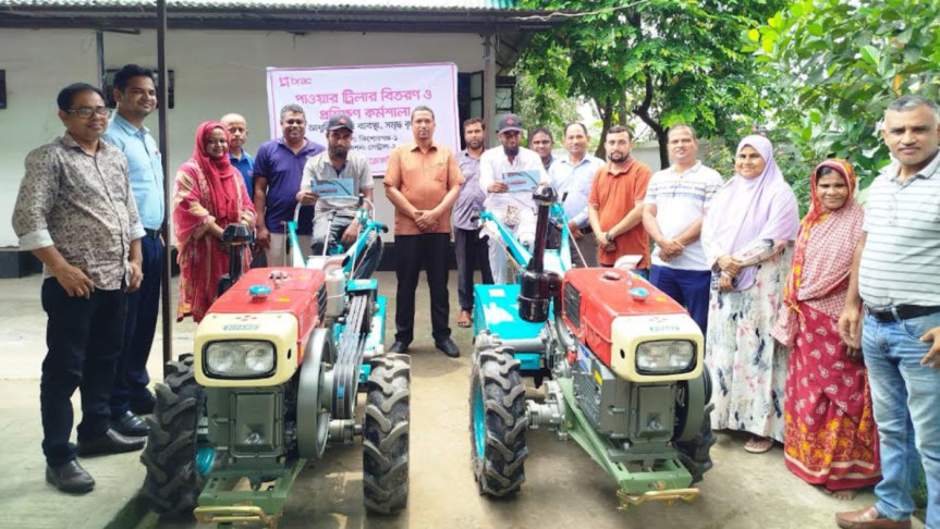 কিশোরগঞ্জে প্রান্তিক কৃষকদের মাঝে ব্র্যাকের পাওয়ার টিলার বিতরণ