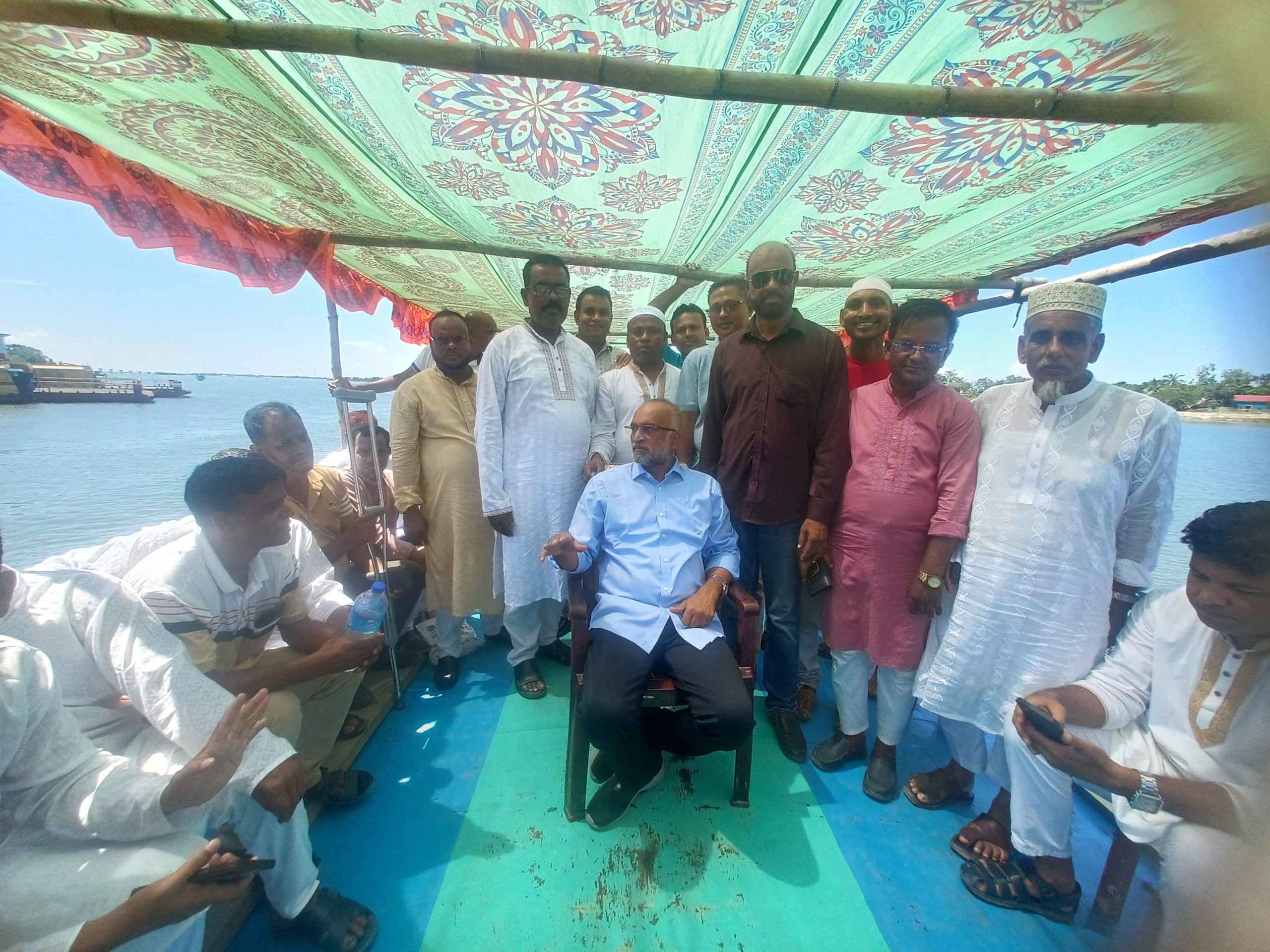 ট্রলারযোগে মিঠামইনে শোকসভায় ভিপি সোহেল, বিএনপি নেতাকর্মীদের ব্যাপক উপস্থিতি