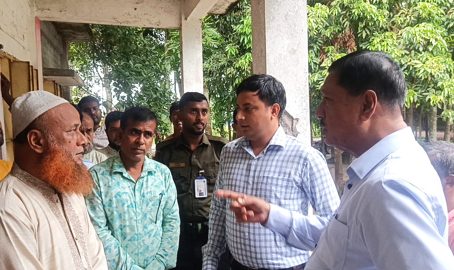 পাকুন্দিয়ায় প্রাথমিক শিক্ষার বেহাল দশা, আকস্মিক পরিদর্শনে ক্ষুব্ধ সংসদ সদস্য