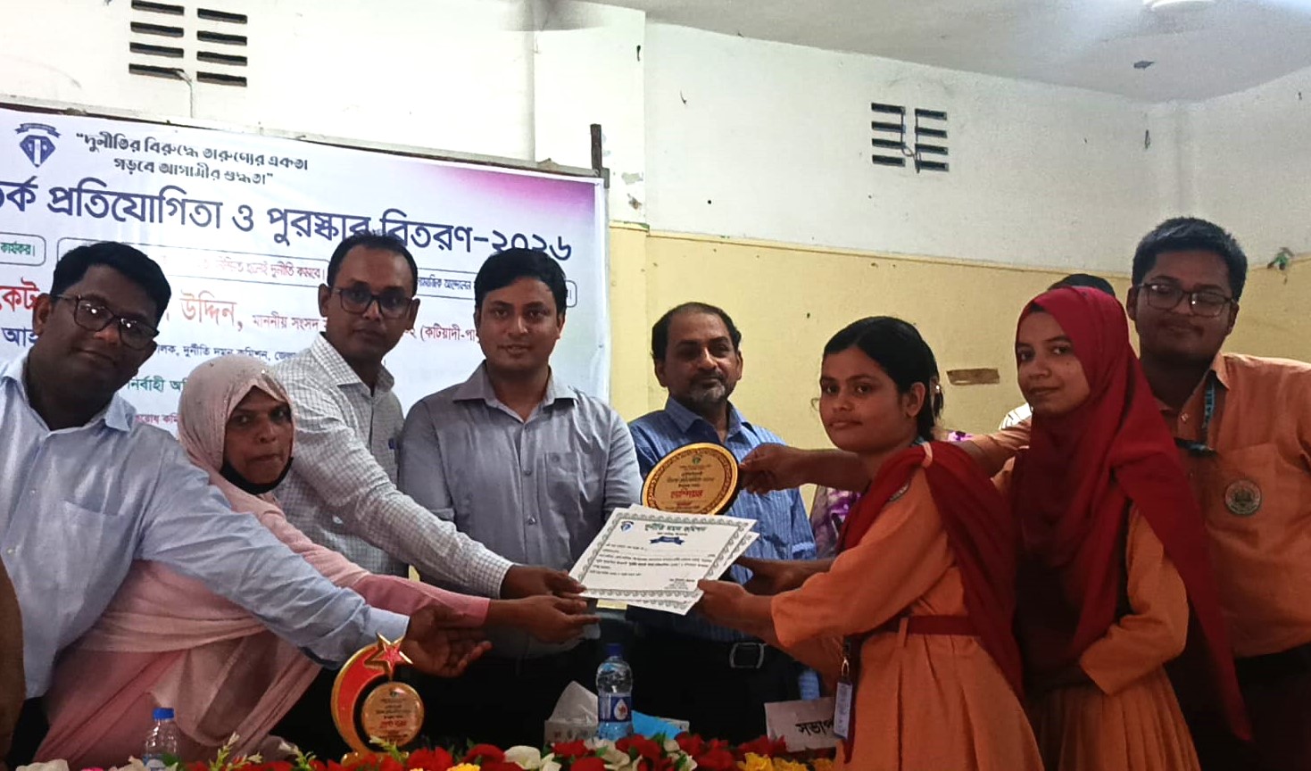 দুর্নীতিবিরোধী বিতর্কে পাকুন্দিয়ার সেরা আসিয়া বারী আদর্শ উচ্চ বিদ্যালয়
