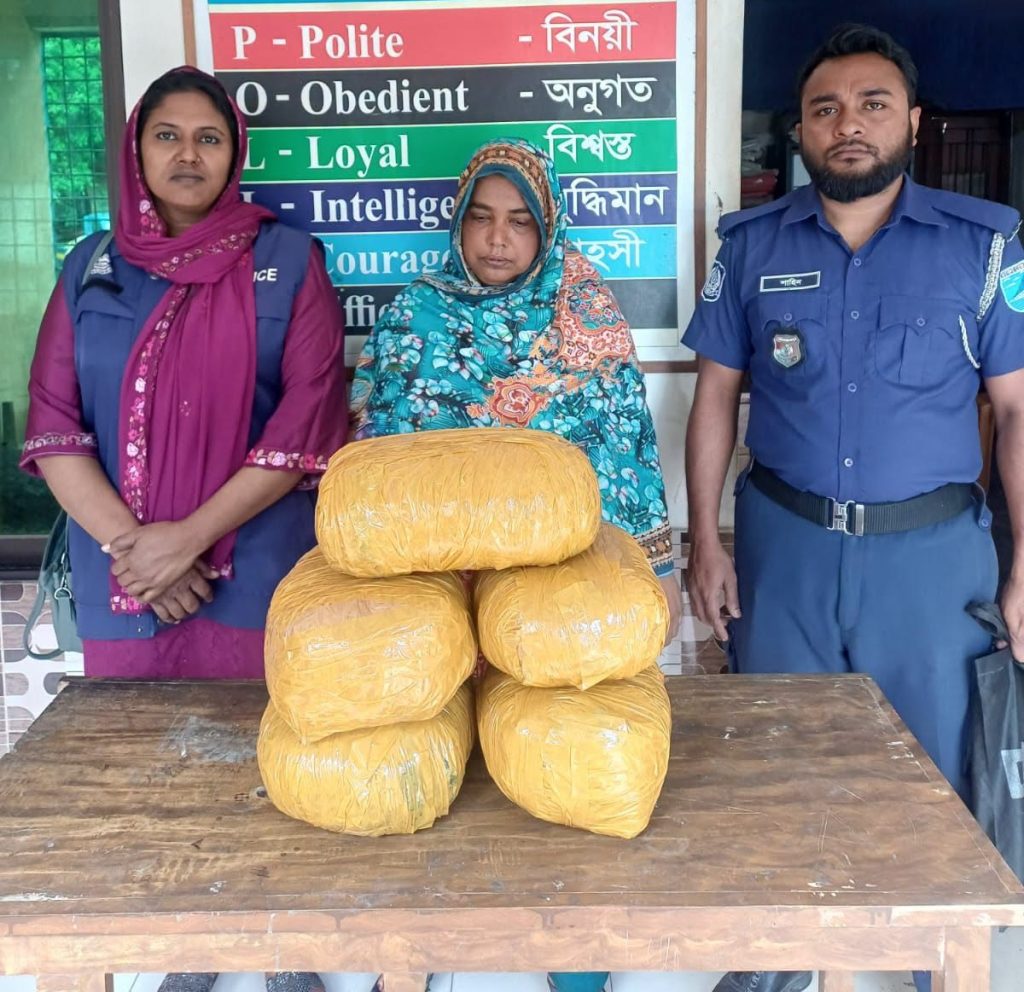 কুলিয়ারচরে গাঁজাসহ নারী মাদক কারবারি আটক