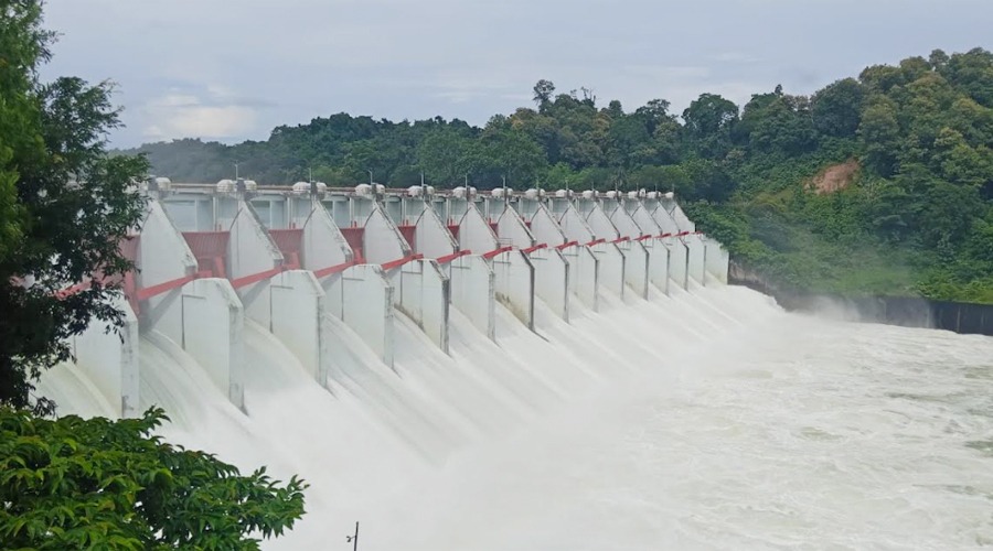 কাপ্তাই হ্রদের পানি আশঙ্কাজনকভাবে বাড়ছে, ১৬ স্পিলওয়ে গেট ৩ ফুট খোলা