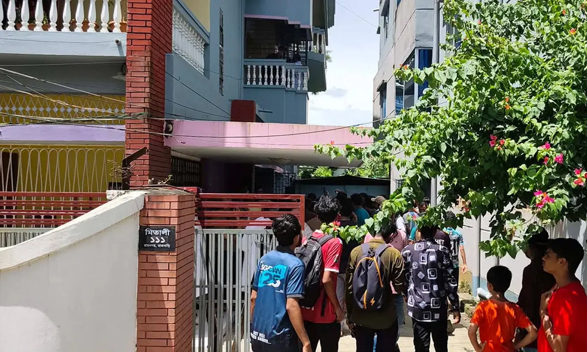 সিলেটে একই বাসা থেকে স্বামী-স্ত্রীসহ তিনজনের গলাকাটা মরদেহ উদ্ধার