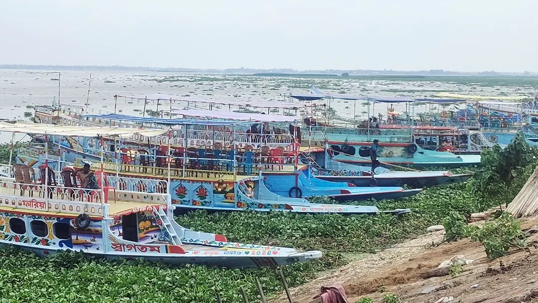 নিকলীতে পর্যটকবাহী নৌকা দুর্ঘটনায় ৫ বছরের শিশু নিখোঁজ
