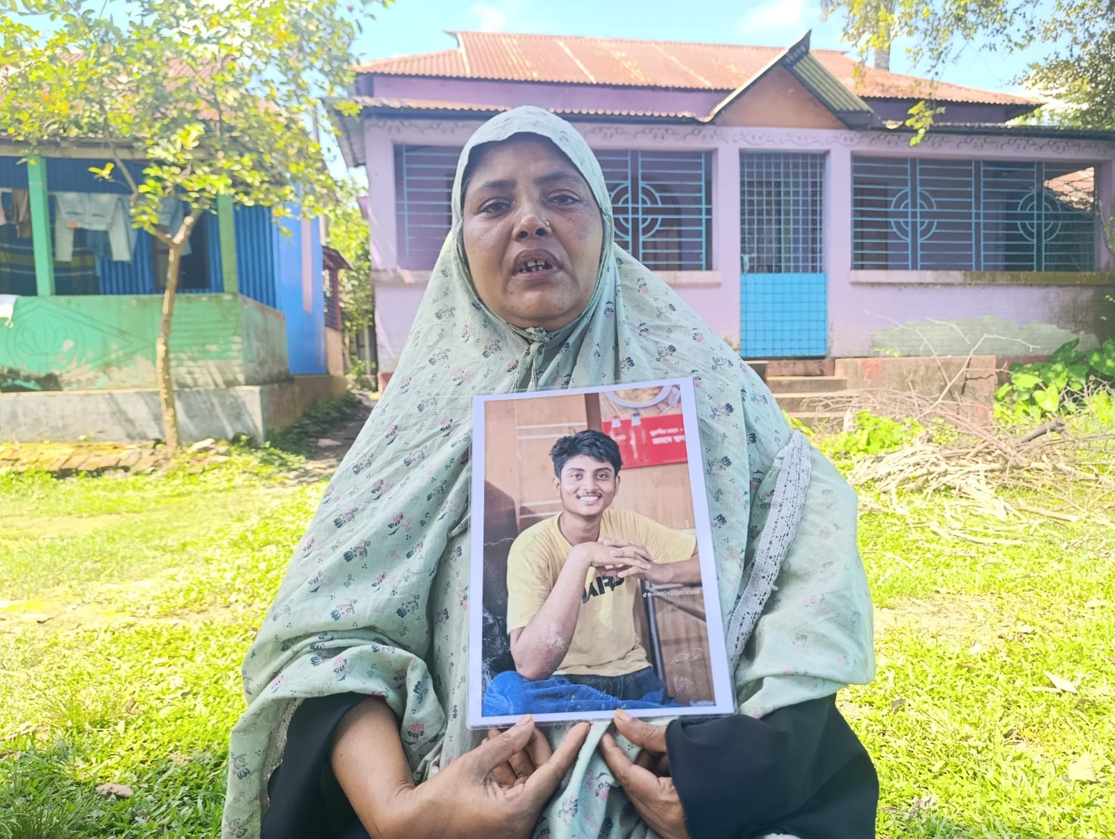 চিরকুটে প্রেমিকা ও পরিবারের নাম, তাড়াইলে যুবকের আত্মহত্যা ঘিরে চাঞ্চল্য