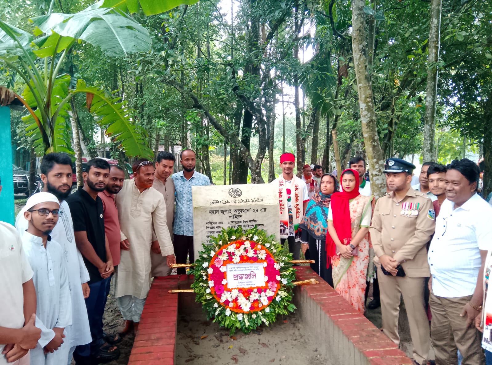 জুলাই গণঅভ্যুত্থানের শহীদ আব্দুল্লাহর কবরে উপজেলা প্রশাসনের শ্রদ্ধা