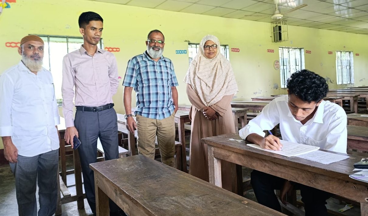 তাড়াইলের ২ এইচএসসি কেন্দ্রে পরীক্ষার্থীপিছু দায়িত্বে ১৭ জন
