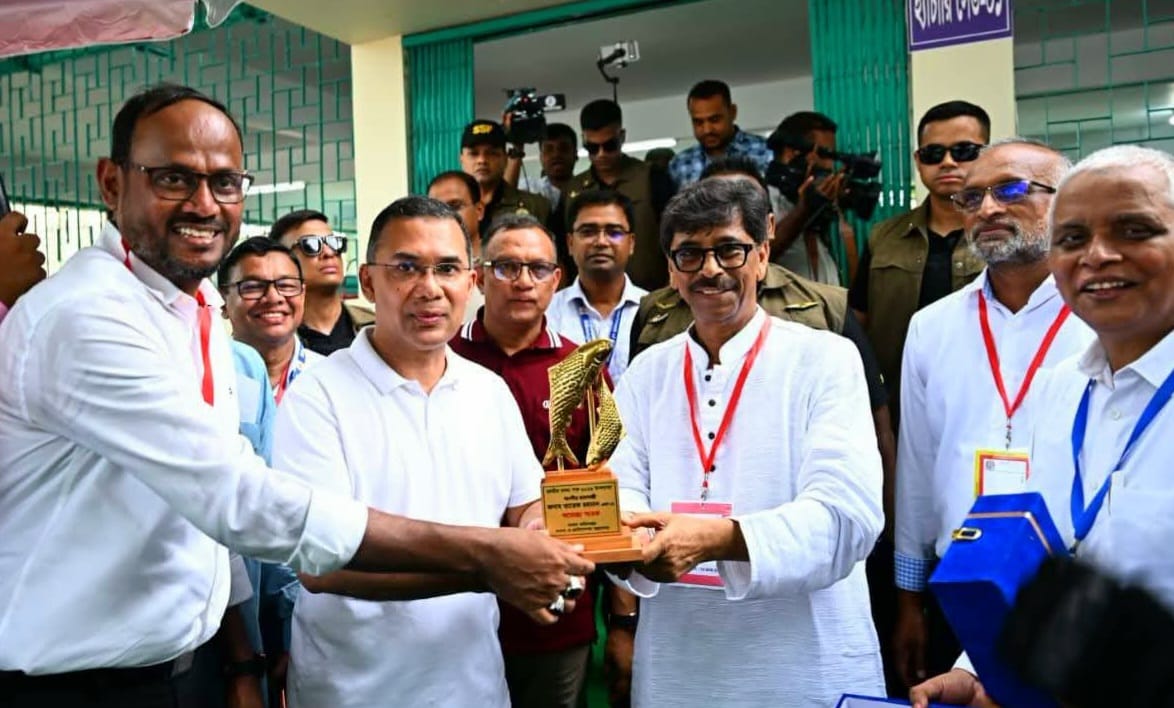 রেণু উৎপাদন কার্যক্রম দেখতে কটিয়াদীর কার্প হ্যাচারি পরিদর্শন করেন প্রধানমন্ত্রী