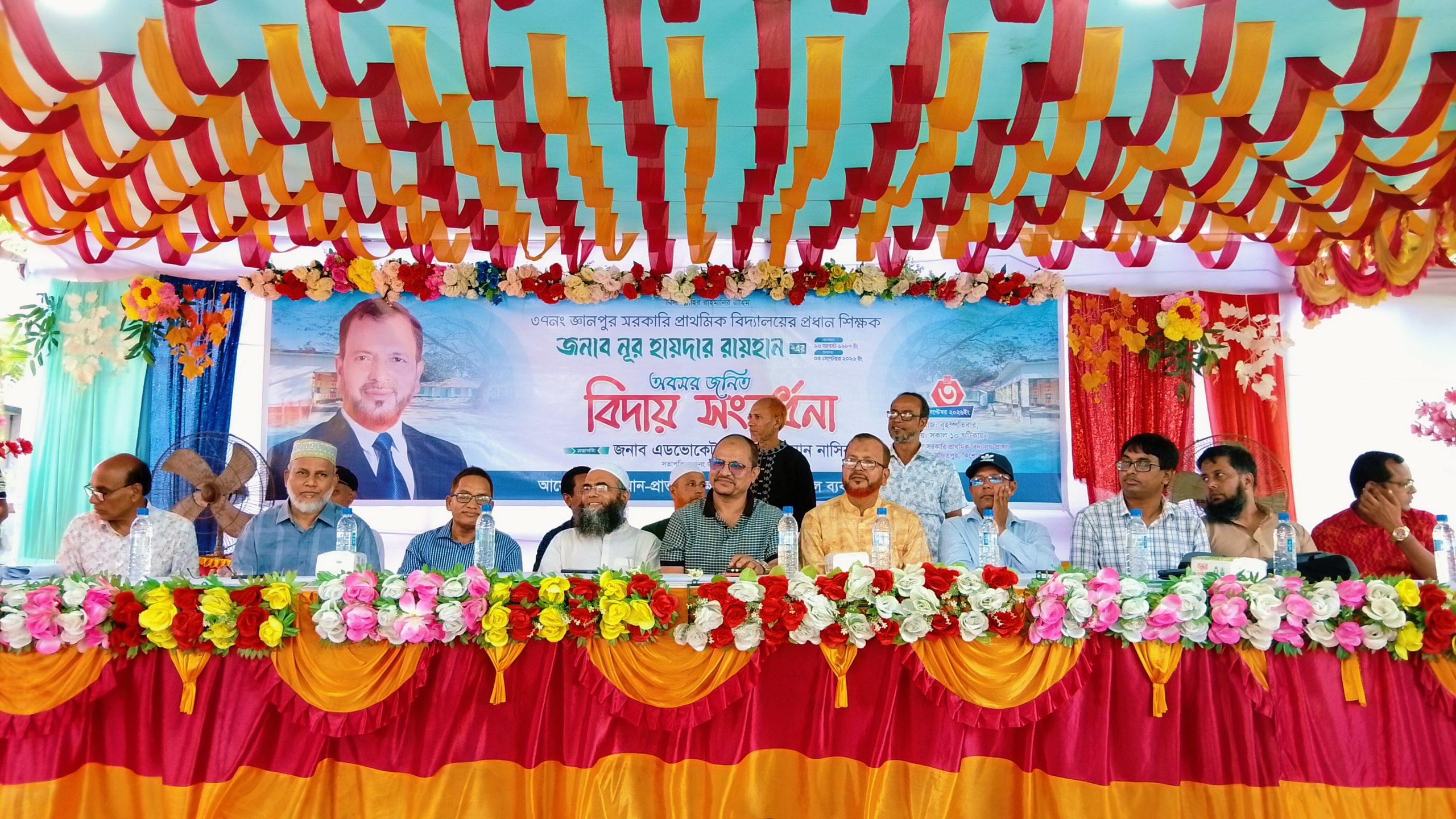 ঘোড়ার গাড়িতে ‘রাজকীয় বিদায়’, প্রধান শিক্ষককে সংবর্ধনা