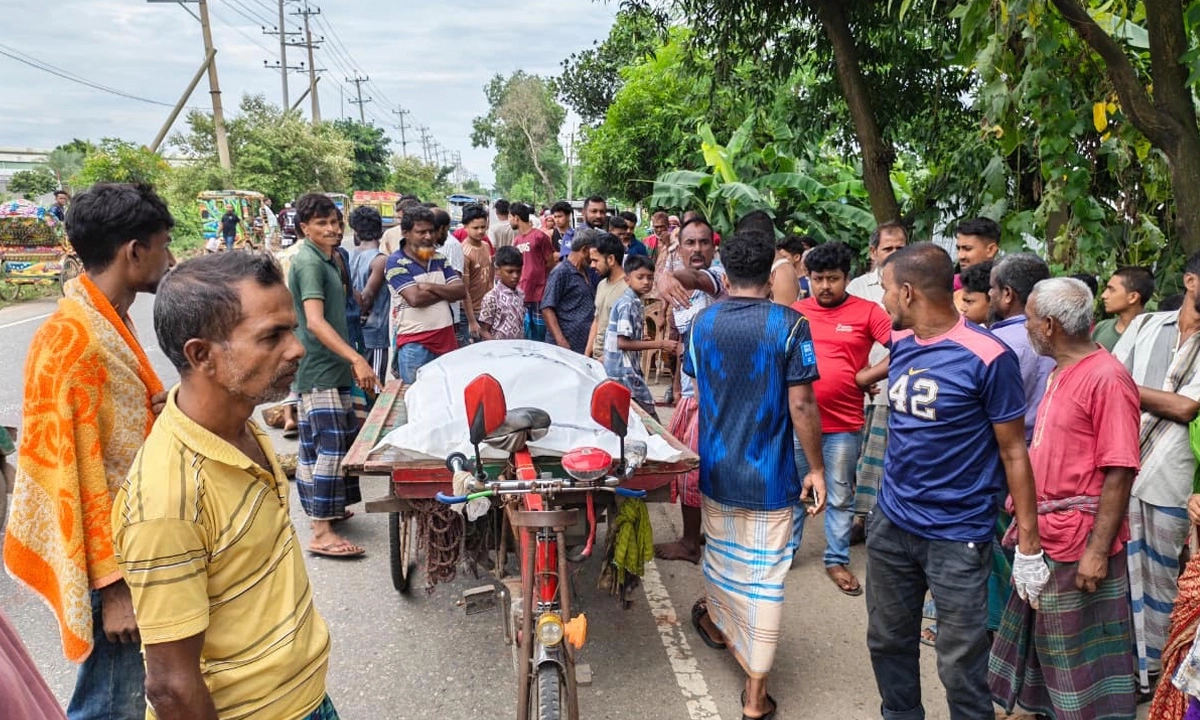 নরসিংদীতে সিএনজি-কার্ভাডভ্যান সংঘর্ষে নিহত ২