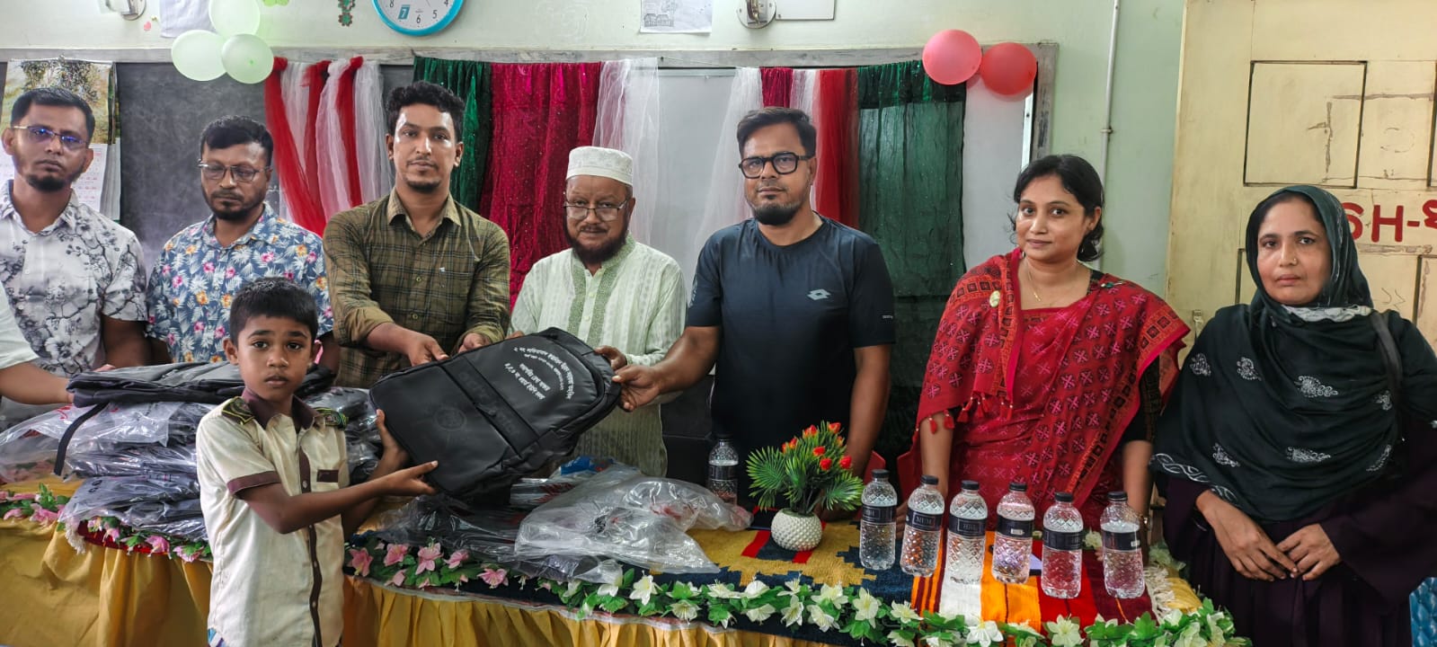 প্রধানমন্ত্রীর উপহারের স্কুল ব্যাগ পেল কিশোরগঞ্জের পাঁচ বিদ্যালয়ের শিক্ষার্থীরা