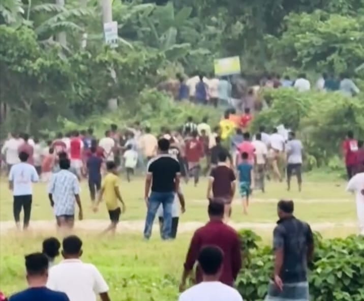 ভৈরবে ঝালমুড়ি ও ফুসকা বিক্রেতাদের দ্বন্দ্বে সংঘর্ষ, টিয়ারগ্যাস নিক্ষেপ, গ্রেপ্তার ৪