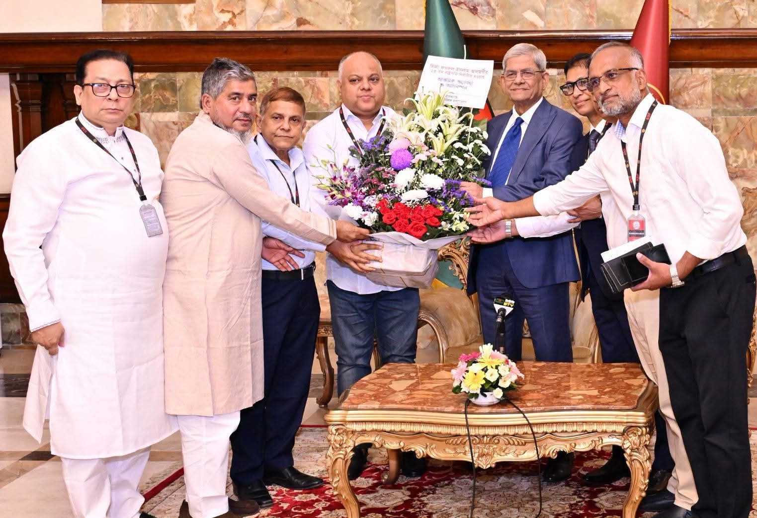 জেলা পরিষদ প্রশাসকদের সঙ্গে রাষ্ট্রপতির সাক্ষাৎ; স্থানীয় সরকার শক্তিশালী করার তাগিদ