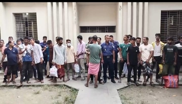 ভৈরবে পুলিশের সাঁড়াশি অভিযানে ২৬ মামলার আসামিসহ গ্রেপ্তার ২৯
