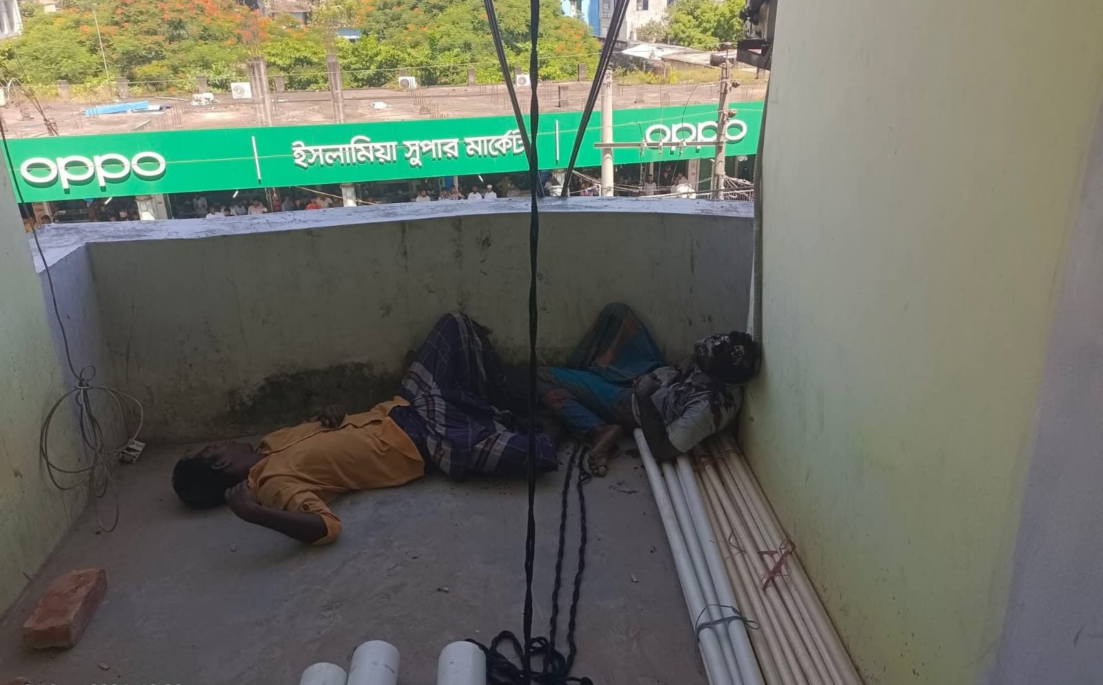 কিশোরগঞ্জে হাইভোল্টেজ তারে জড়িয়ে দুই নির্মাণশ্রমিকের মৃত্যু