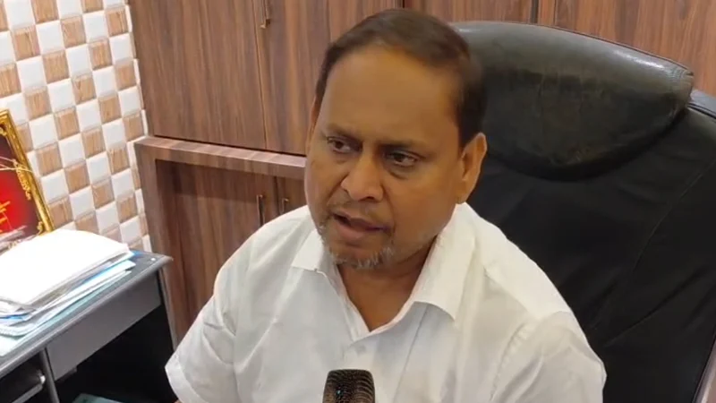 পুলিশি আটকের অভিযোগ, সক্রিয় রাজনীতি ছাড়ার ঘোষণা হুমায়ুন কবীরের