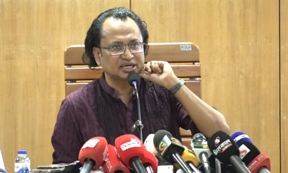 বীর মুক্তিযোদ্ধার দাফনে বাধা দেওয়ার ঘটনায় নিন্দা তথ্য উপদেষ্টার